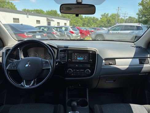 Used 2016 Mitsubishi Outlander SE FWD image 18