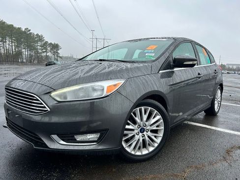 Used 2016 Ford Focus Titanium image 2