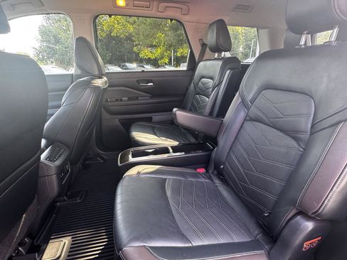 Used 2022 Nissan Pathfinder Platinum AWD/4WD image 15