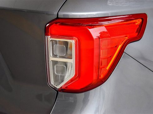 Used 2024 Ford Explorer XLT w/ Equipment Group 202A image 7