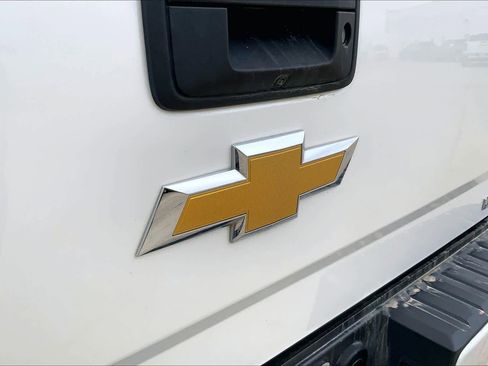 Used 2018 Chevrolet Silverado 1500 LT w/ Texas Edition image 10