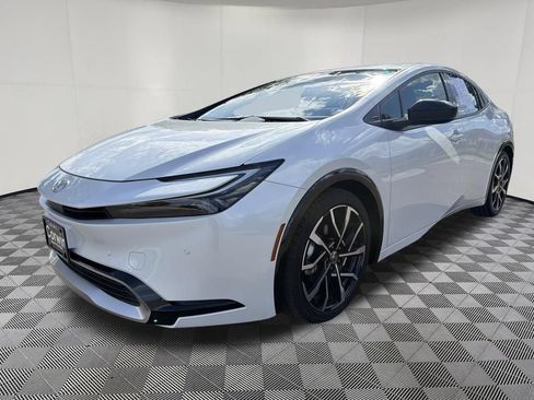 Used 2025 Toyota Prius Plug-In Hybrid FWD image 3