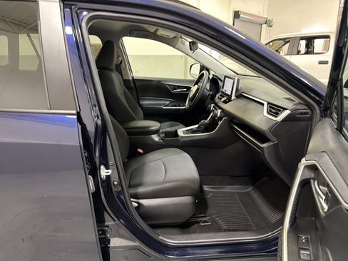 Used 2024 Toyota RAV4 XLE AWD/4WD image 36