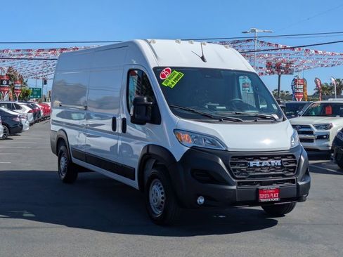 Used 2025 RAM ProMaster 2500 w/ Convenience Group image 3