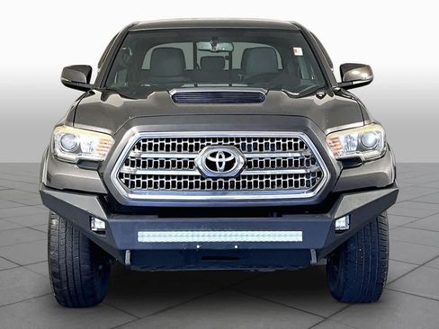Used 2016 Toyota Tacoma TRD Sport w/ Towing Package RWD image 3