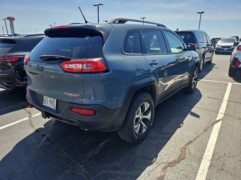Used 2015 Jeep Cherokee Trailhawk w/ Comfort/Convenience Group AWD/4WD image 3