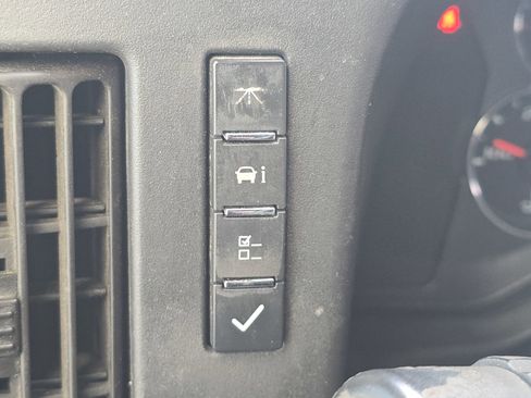 Used 2019 Chevrolet Express 2500 RWD 2500 135 w/ Communications Package image 18