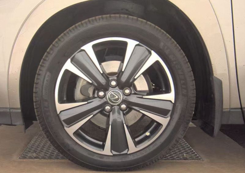Used 2022 Lexus UX 200 w/ Premium Package FWD image 11