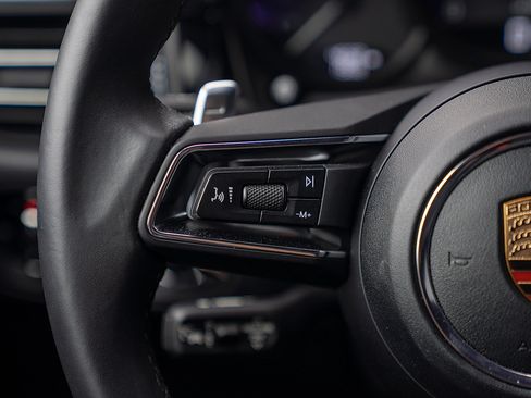 Certified 2025 Porsche Macan image 8