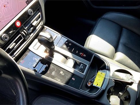 Used 2023 Porsche Macan image 36