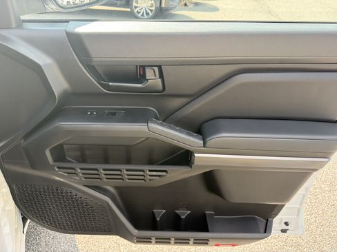 Certified 2025 Toyota Tacoma SR5 AWD/4WD image 24