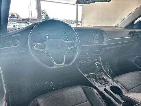Used 2024 Volkswagen Jetta SE image 17