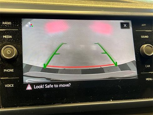 Certified 2022 Volkswagen Taos SE image 25