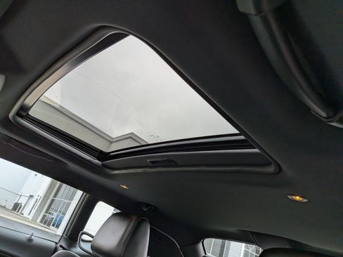 Used 2016 Dodge Challenger R/T Scat Pack w/ Leather Interior Group image 16