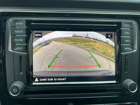 Used 2017 Volkswagen Passat 1.8T SE FWD image 16