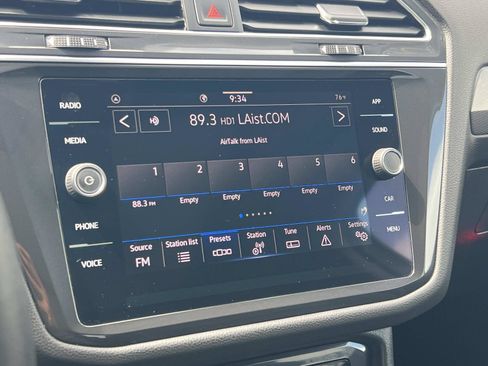Certified 2023 Volkswagen Tiguan SE FWD image 12