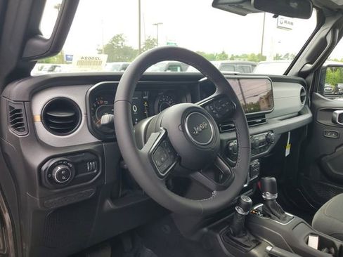 New 2025 Jeep Gladiator Sport image 22