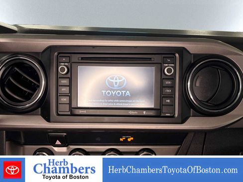 Used 2019 Toyota Tacoma SR5 AWD/4WD image 14