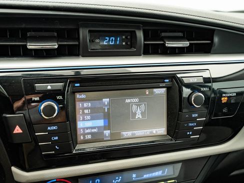 Used 2015 Toyota Corolla LE FWD image 33