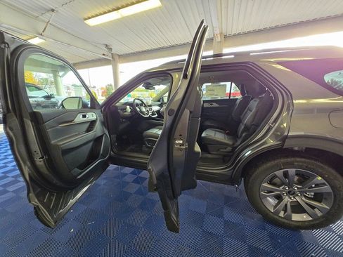 New 2026 Ford Explorer Active w/ Active Comfort Package image 24