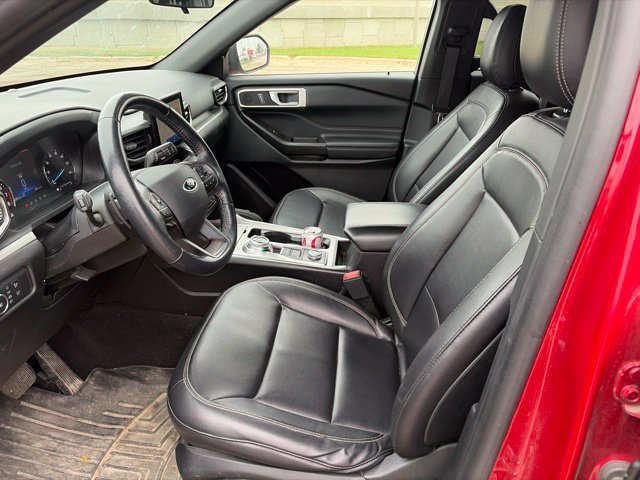 Used 2020 Ford Explorer XLT w/ Equipment Group 202A AWD/4WD image 6
