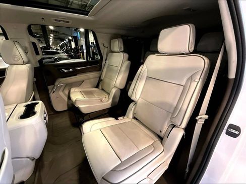 Used 2023 GMC Yukon Denali AWD/4WD image 15