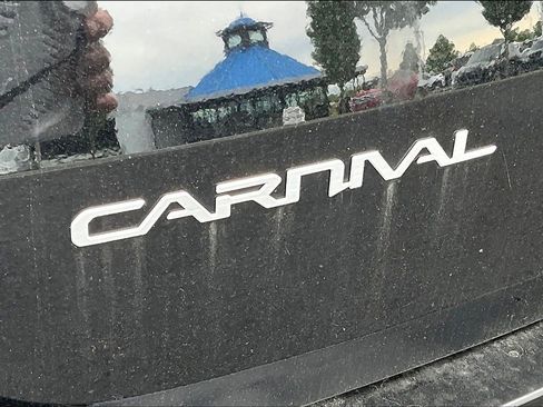 Used 2023 Kia Carnival EX FWD image 24