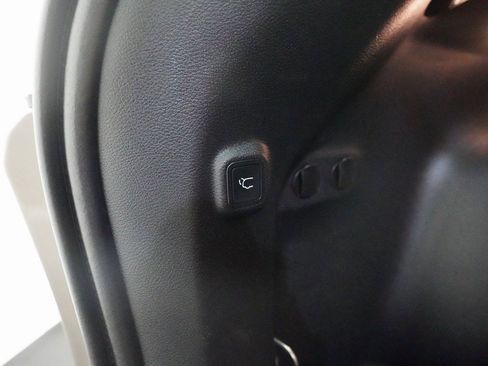 Used 2020 Jeep Cherokee Limited image 15