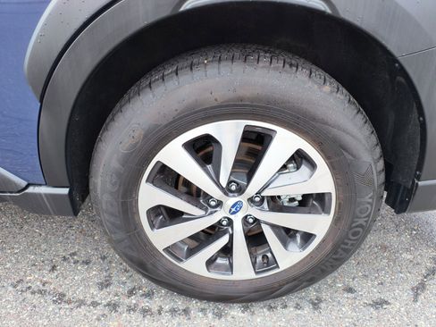 Certified 2025 Subaru Outback Premium image 30