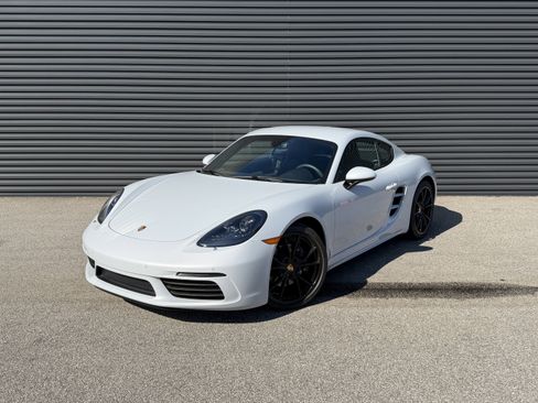 Certified 2024 Porsche 718 Cayman image 1