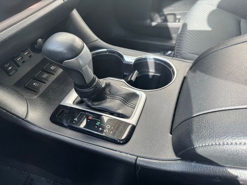 Used 2019 Toyota Highlander LE AWD/4WD image 20