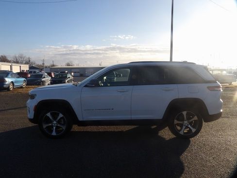 Used 2023 Jeep Grand Cherokee Limited image 1