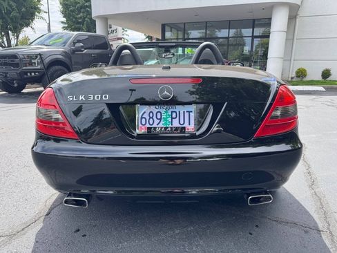 Used 2010 Mercedes-Benz SLK 300 image 8