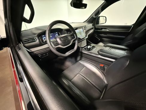 Used 2024 Jeep Wagoneer Series III AWD/4WD image 2
