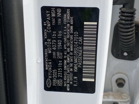 New 2025 Hyundai Elantra SEL image 32