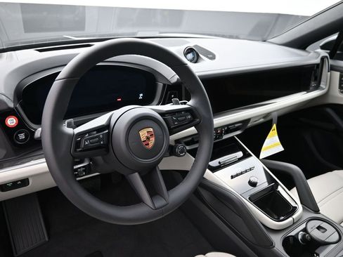 New 2026 Porsche Cayenne Coupe image 4