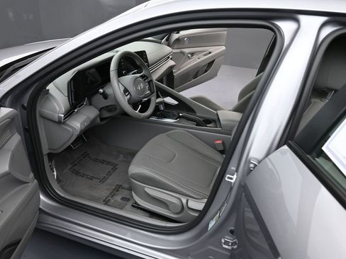 Certified 2025 Hyundai Elantra Sport image 12