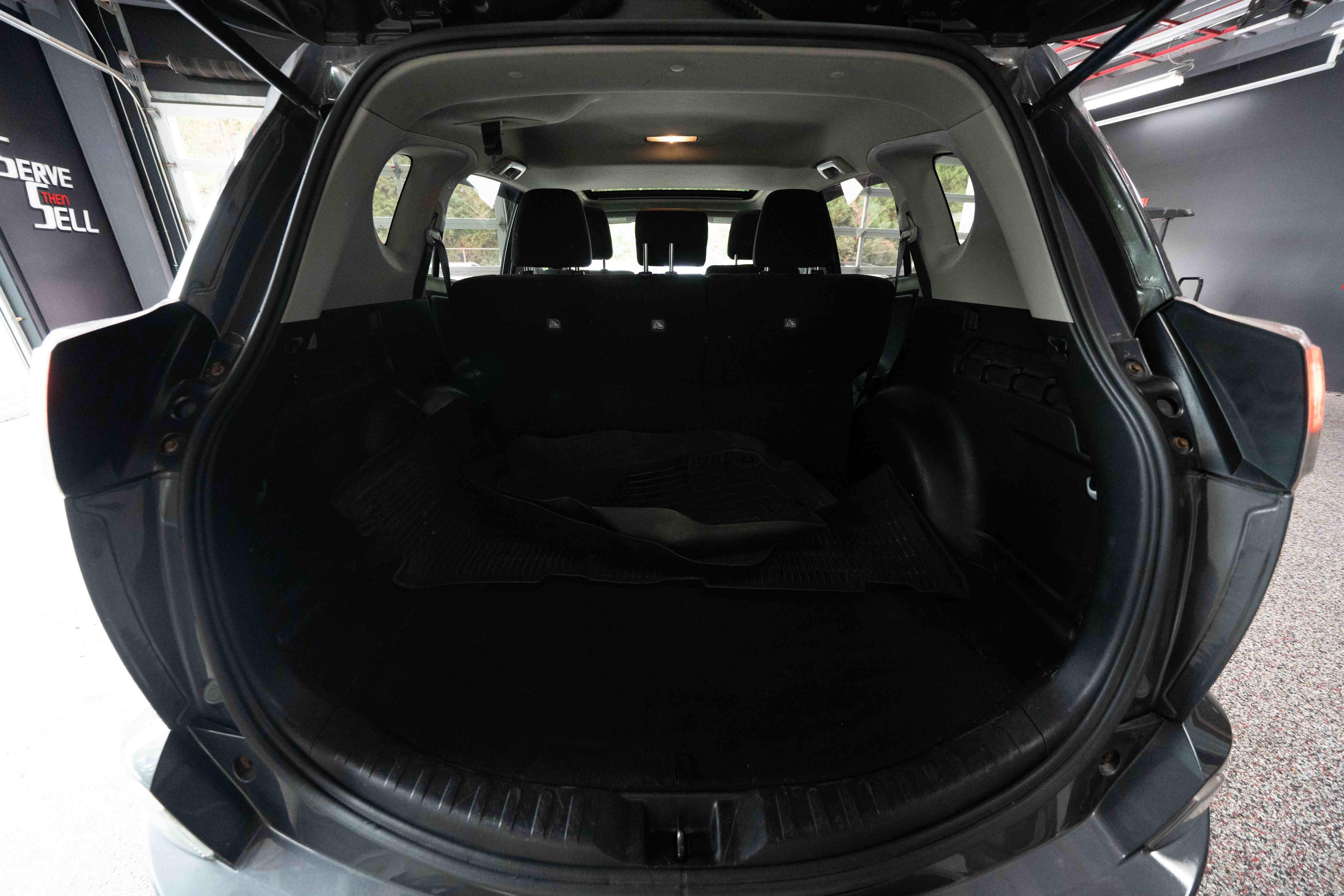 Used 2018 Toyota RAV4 XLE AWD/4WD image 28