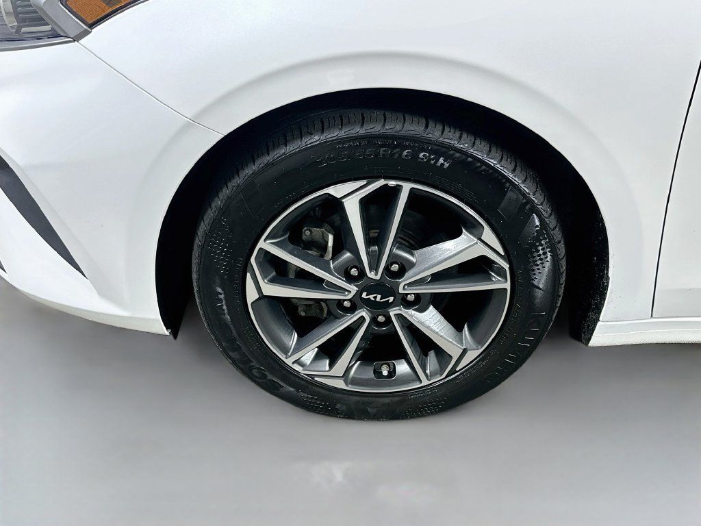 Used 2023 Kia Forte LXS w/ LXS Technology Package FWD image 8
