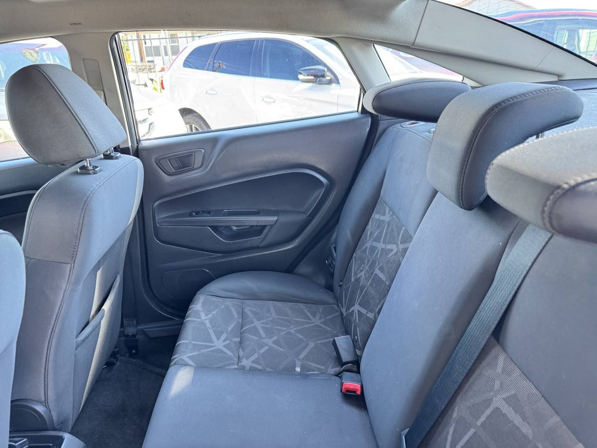Used 2013 Ford Fiesta SE FWD image 26