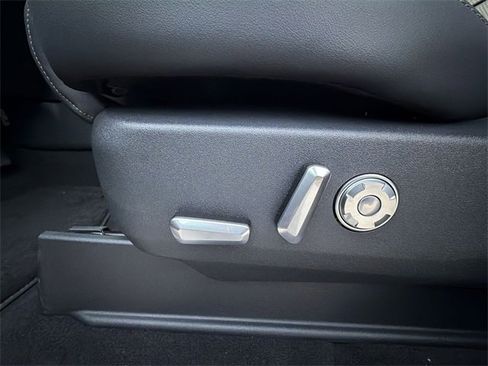 New 2025 Lincoln Navigator Reserve w/ Jet Appearance Package image 12