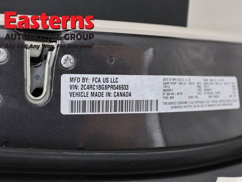Used 2023 Chrysler Pacifica Touring-L FWD image 36