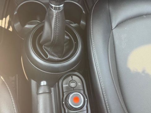 Used 2018 MINI Cooper 2-Door Hardtop w/ Cold Weather Package FWD image 16