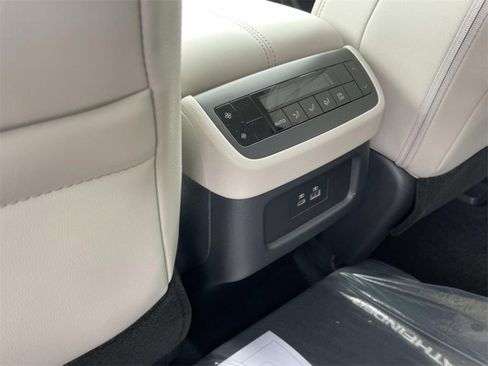 New 2025 Nissan Pathfinder SL image 10