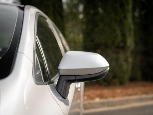 Used 2021 Toyota Corolla LE image 15