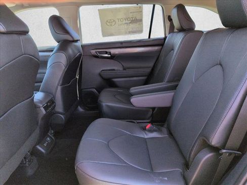 New 2026 Toyota Highlander Limited image 15