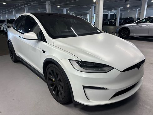 Used 2022 Tesla Model X image 3