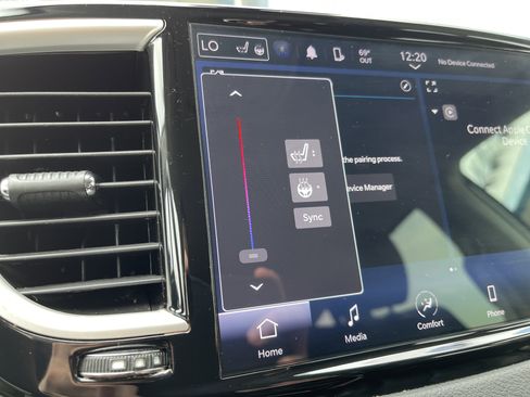 Used 2024 Chrysler Pacifica Touring-L image 28