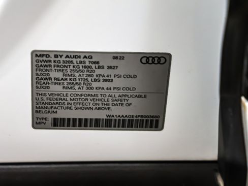 Used 2023 Audi e-tron Premium w/ Convenience Plus Package image 26