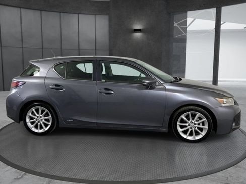 Used 2013 Lexus CT 200h w/ Premium Pkg w/Navigation FWD image 4
